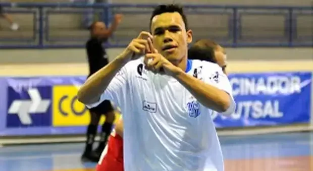 “Minha história com o Minas Tênis Clube se resume em gratidão e felicidade. O Clube tem uma característica marcante que extrapola a formação de atletas: prepara pessoas para se tornarem seres humanos melhores.”