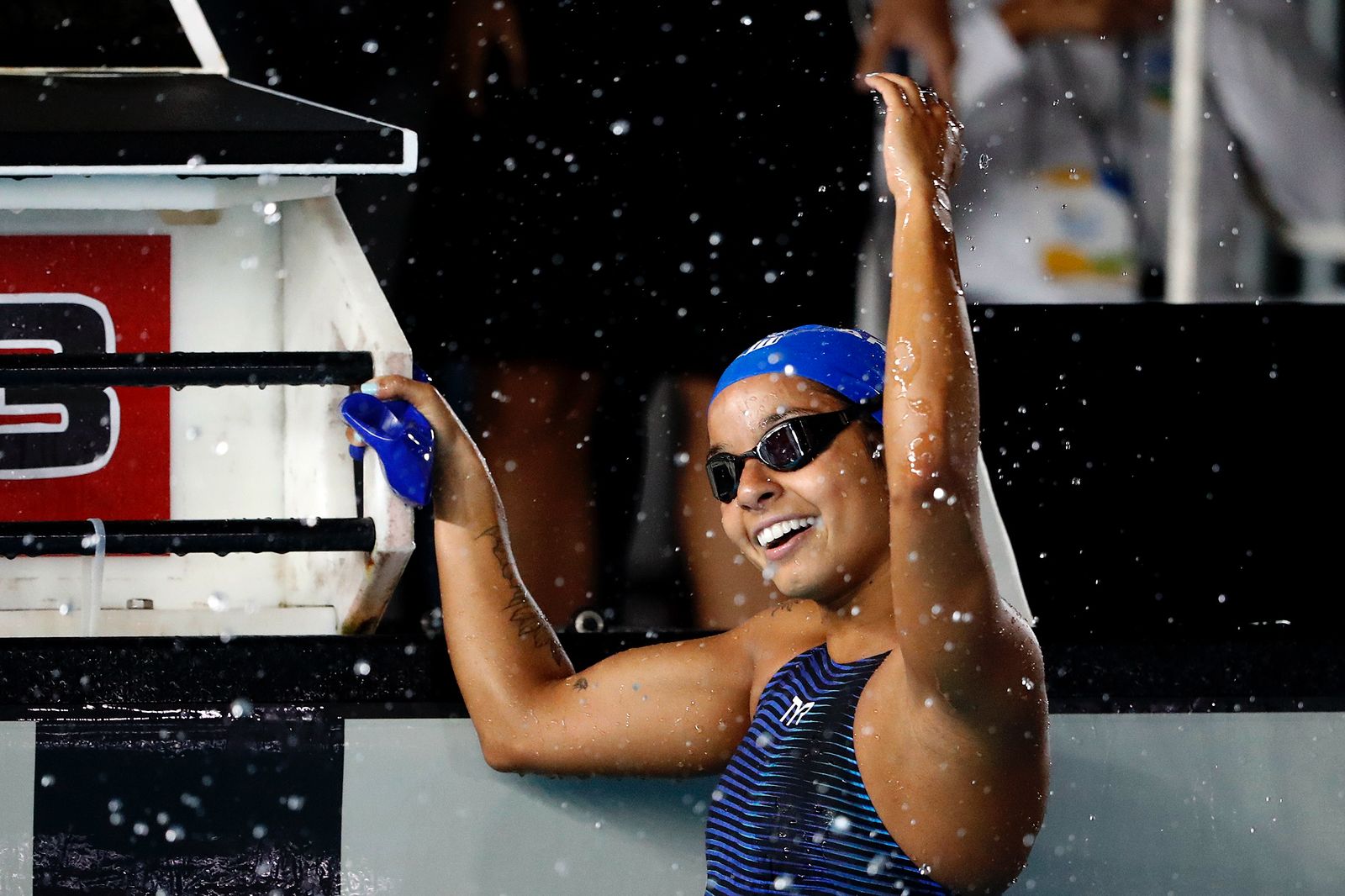 “Cresci mergulhando em suas águas, tornei-me atleta e, hoje, sinto orgulho de carregar no peito as cores do Clube que me acolheu como lar.”