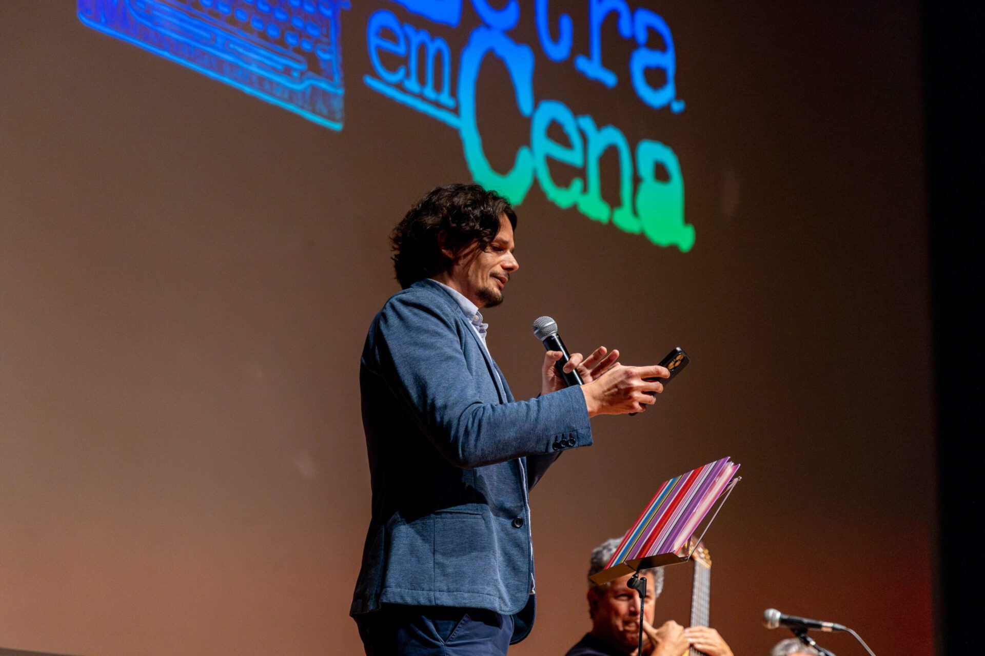 “O Minas sempre foi sinônimo de excelência esportiva e, à medida que investe na cultura, afirma que nossa saúde mental e existencial está atrelada a essa multiplicidade de experiências de que o ser humano necessita.”