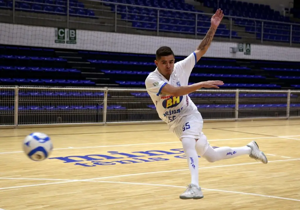 “Junto da minha esposa Maria Rosana e da minha filha Jennyfer, tenho também a família formada por colegas do Minas Tênis Clube que se transformaram em amigos para a vida.”