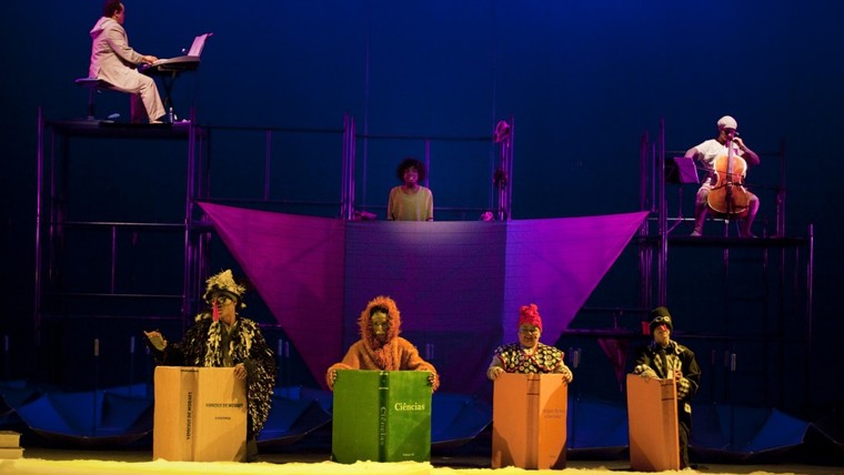 ADIADO – A Arca de Vinícius