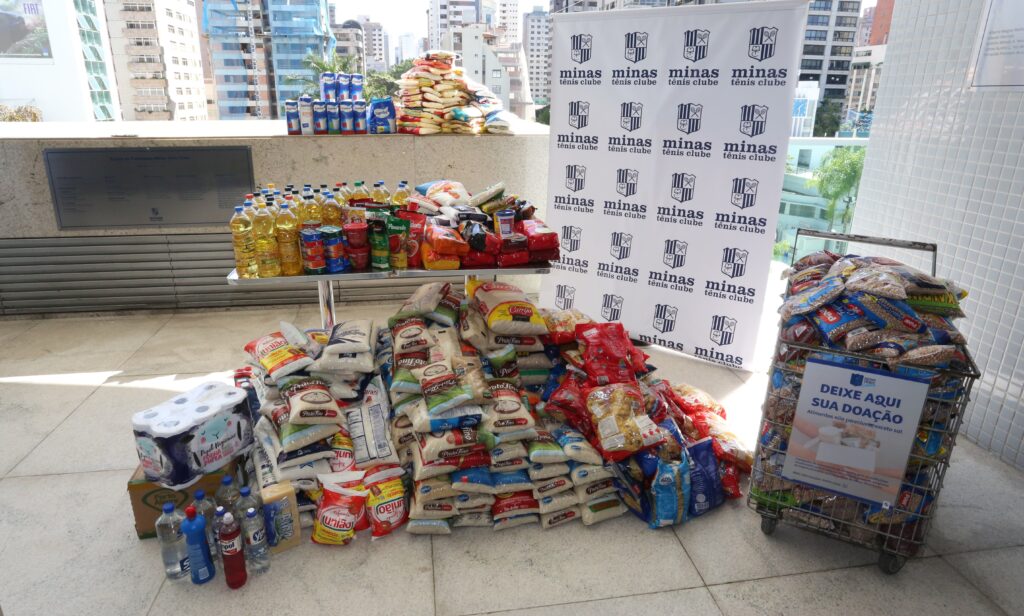 AMR recebe 600kg de alimentos