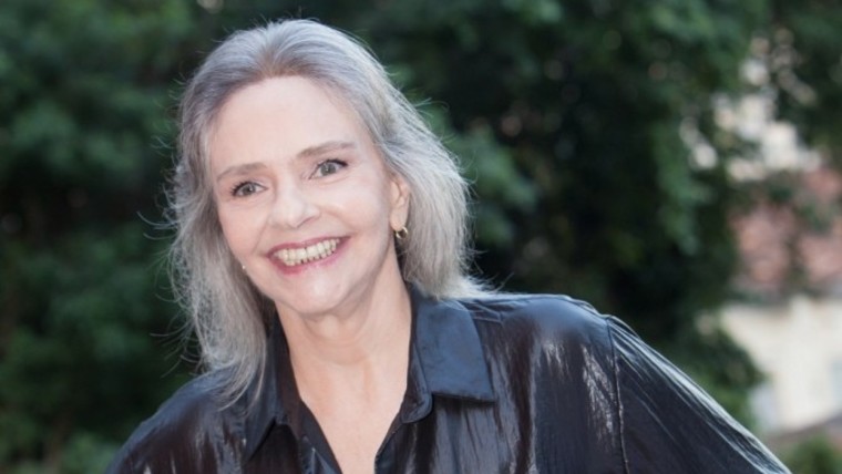 Angela Ro Ro ao piano