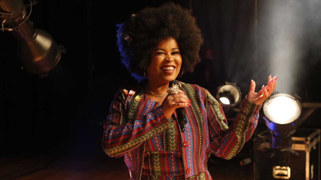 Fran Januário canta Dona Eliza