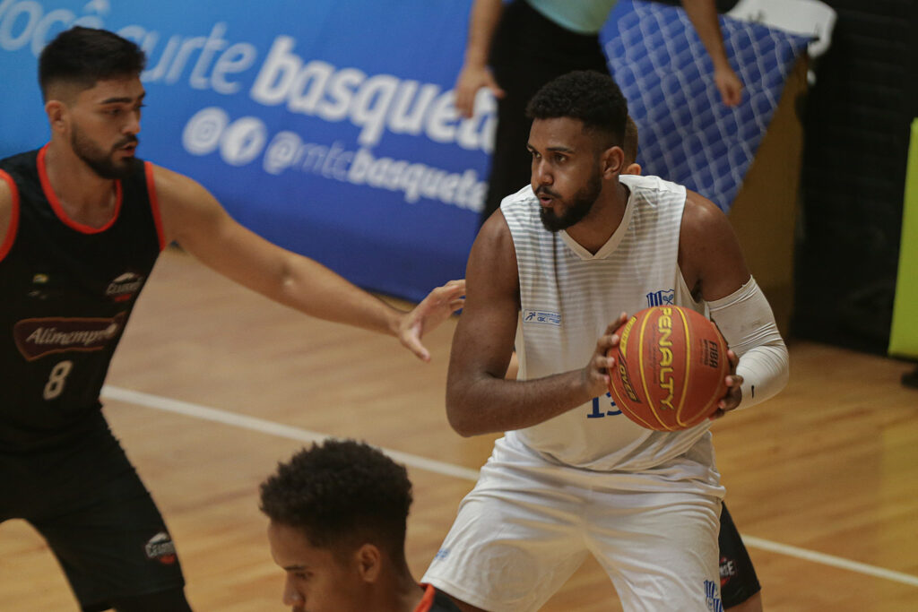 Implacável e Centenário