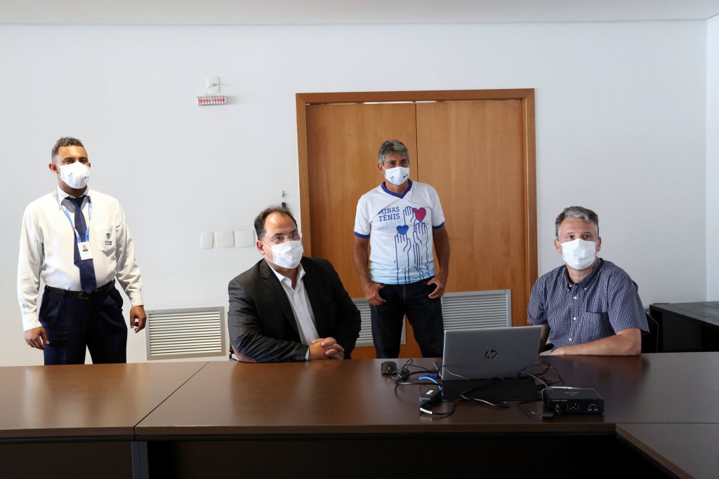 Obrigado, associados!