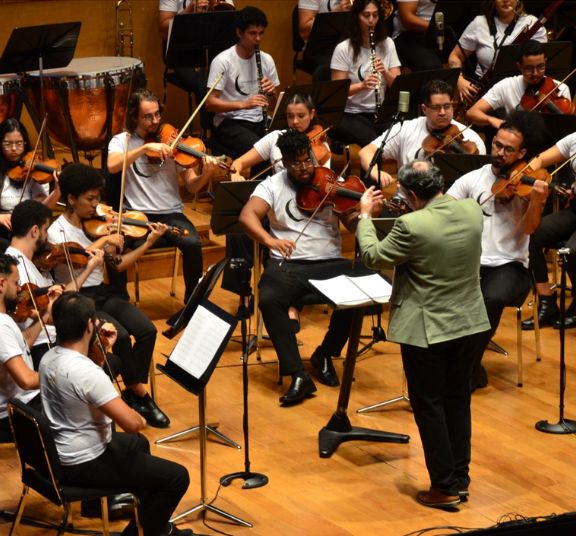 Orquestra Jovem se apresenta no Teatro