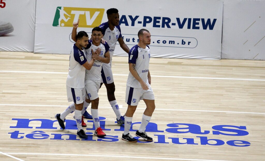 Pela classificação