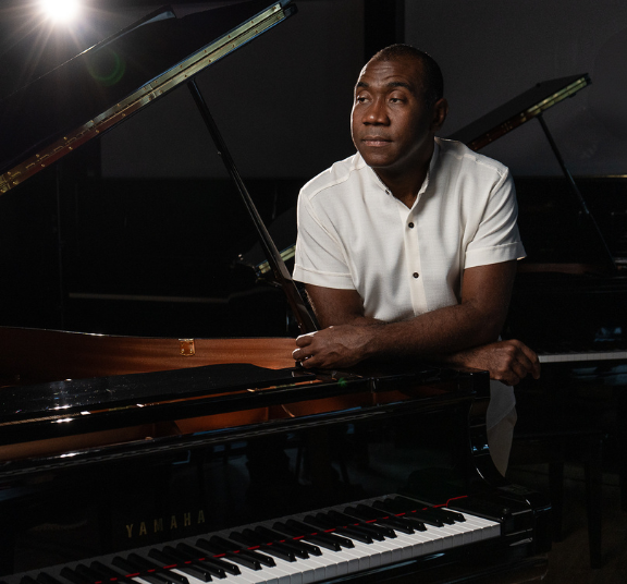 Pianista Hercules Gomes no Minas