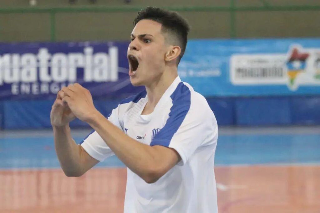 Sub-17 em busca do título