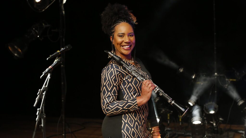 Thamiris Cunha canta Arlindo Cruz