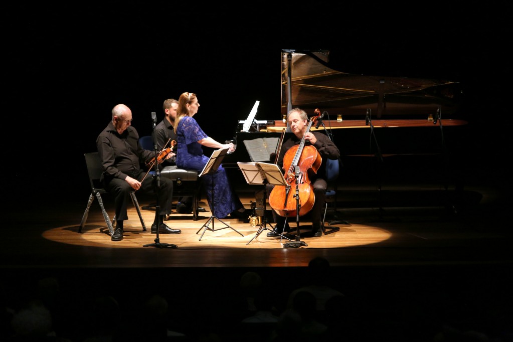 Três nacionalidades