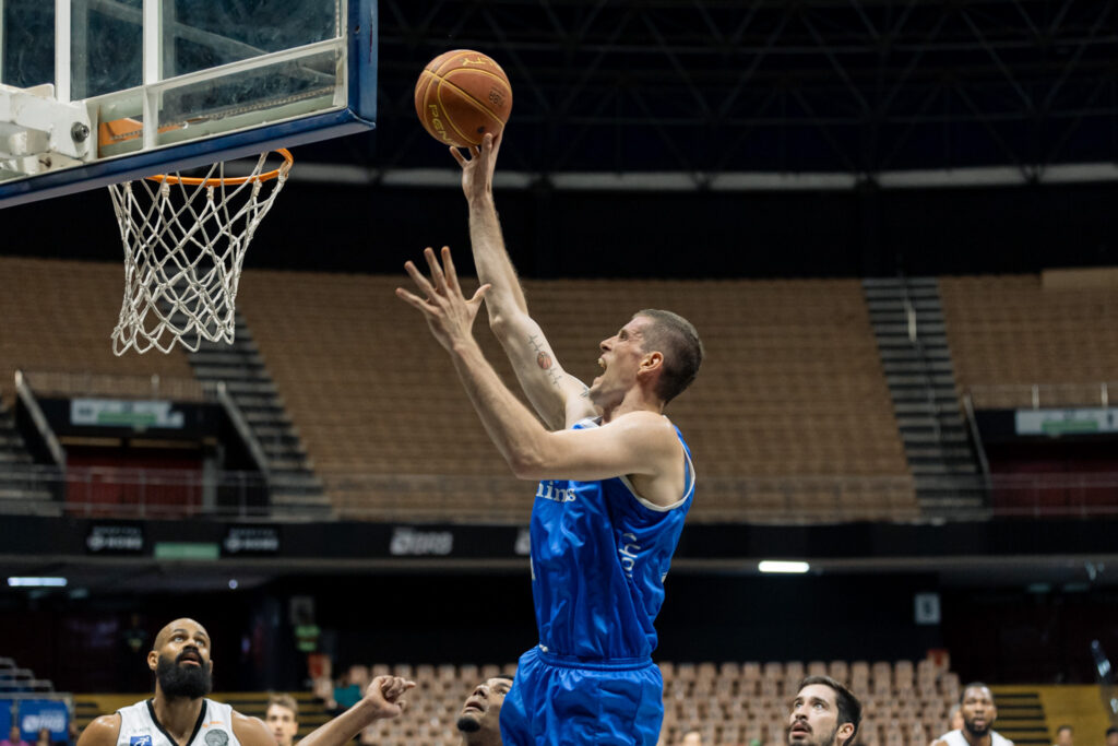 Vitória centenária!