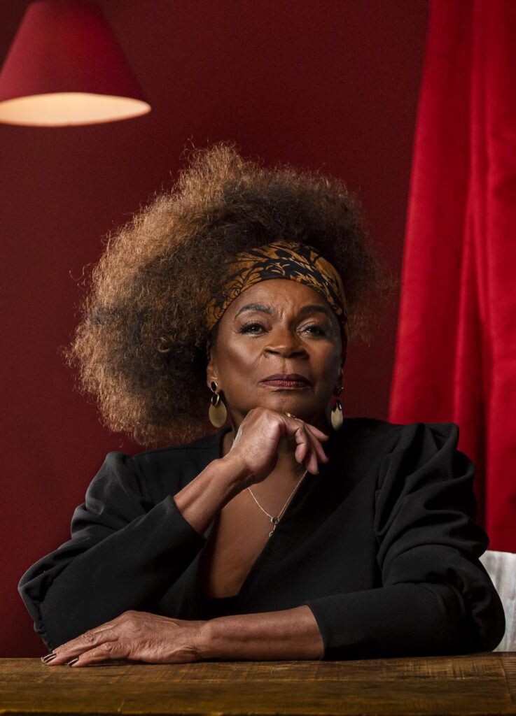 Zezé Motta canta Caê