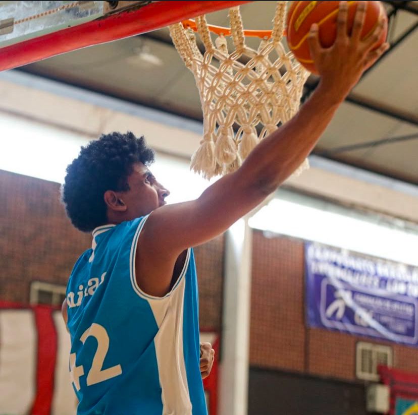 “Tenho saudade do frio na barriga antes das partidas e de como me sentia importante dentro de quadra, vestindo a camisa 42 e tirando foto junto à equipe do Minas Tênis Clube”