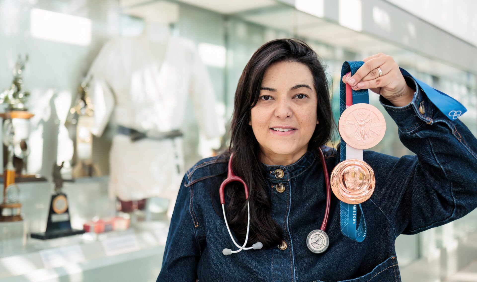 “Para o aniversário de 90 anos, desejo mais conquistas, evolução constante e muitos olhos brilhando, assim como os meus tantas vezes brilharam por aqui.”
