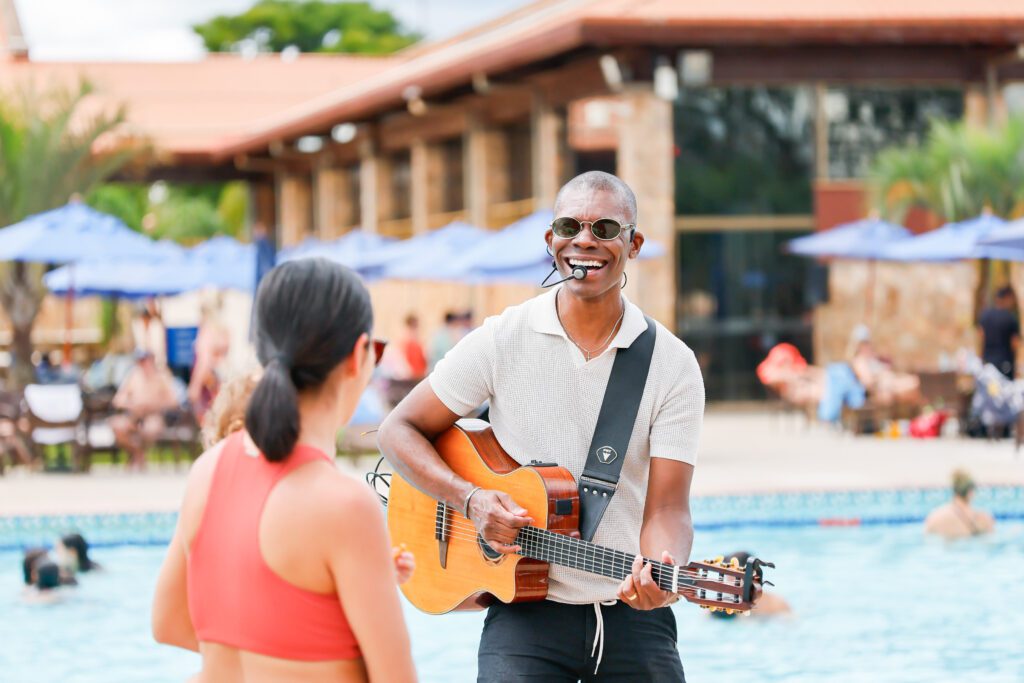 Música na Piscina embala a tarde