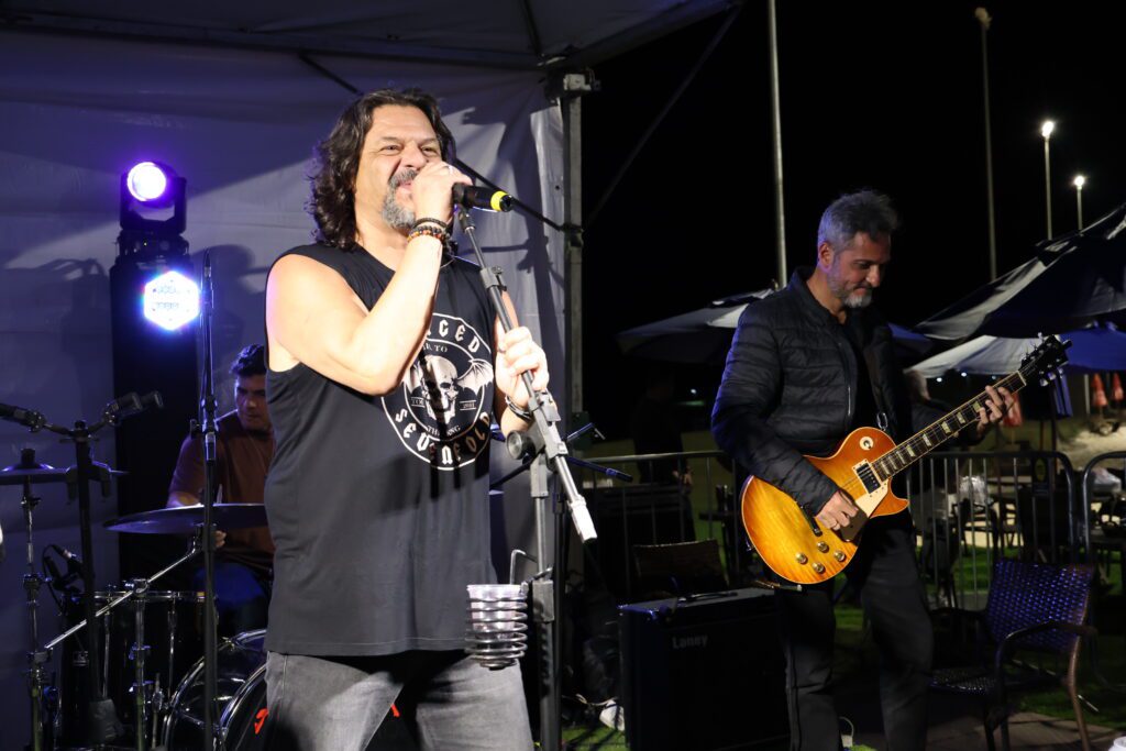 Happy Hour com a banda PutzGrilla