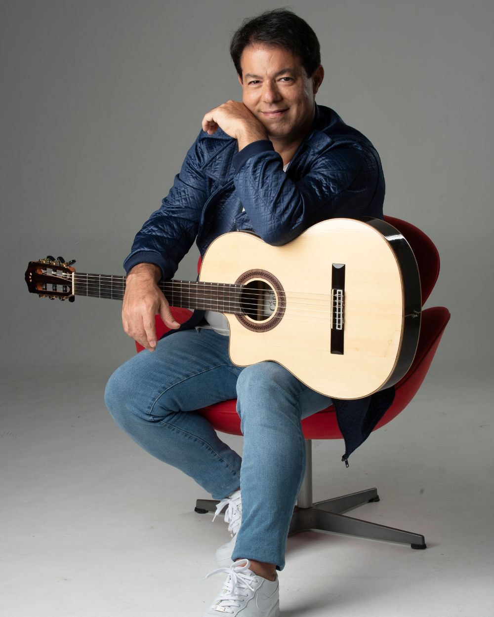 Alex Cohen interpreta o Rei