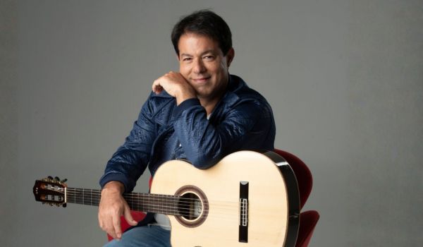 Alex Cohen interpreta o Rei