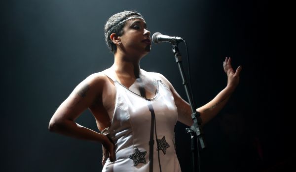 De Coisas que Aprendi com Elis – por Isabela Morais