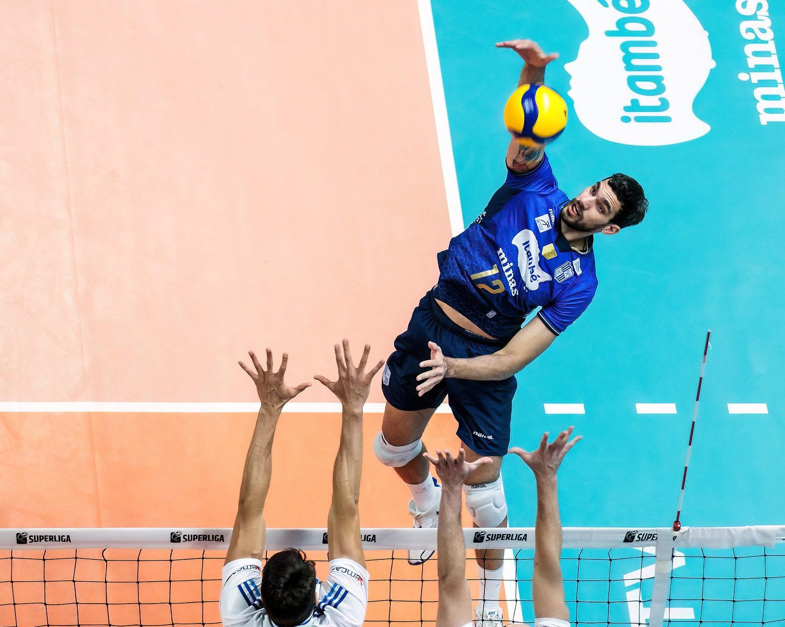 Itambé Minas vence o Sada Cruzeiro e força terceiro jogo na semi da Superliga