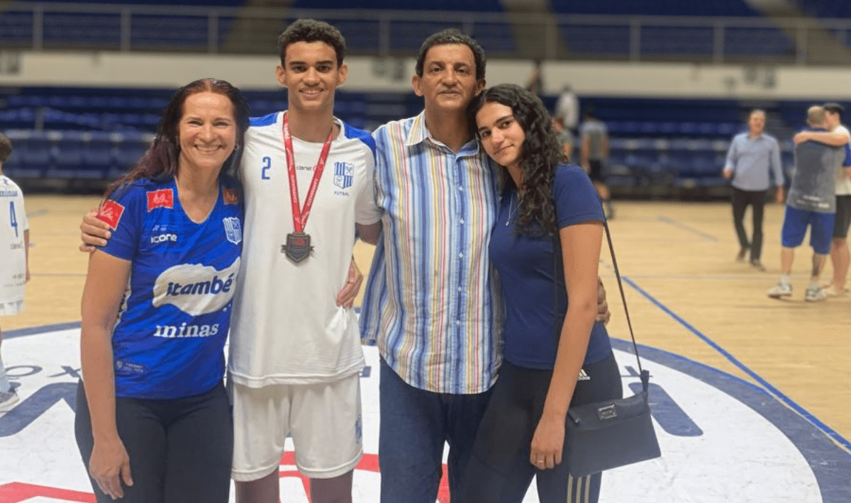 “Guardo com emoção as solenidades em que meus filhos, Marina e Henrique, receberam seus certificados de atleta”