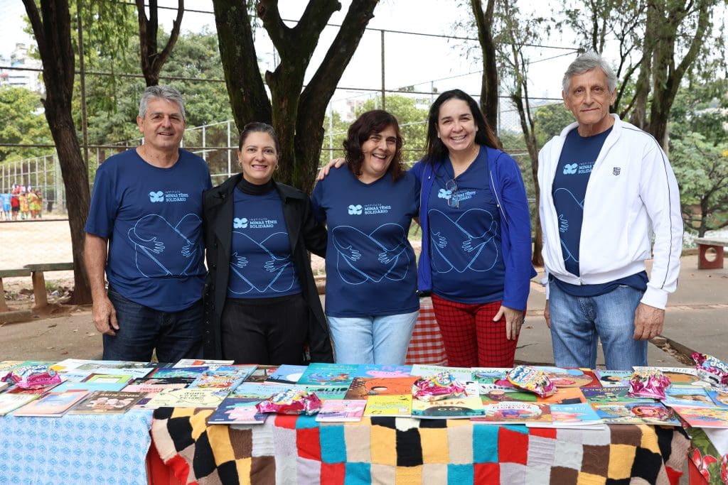 Livro na Praça distribui 220 livros e bate recorde de participação
