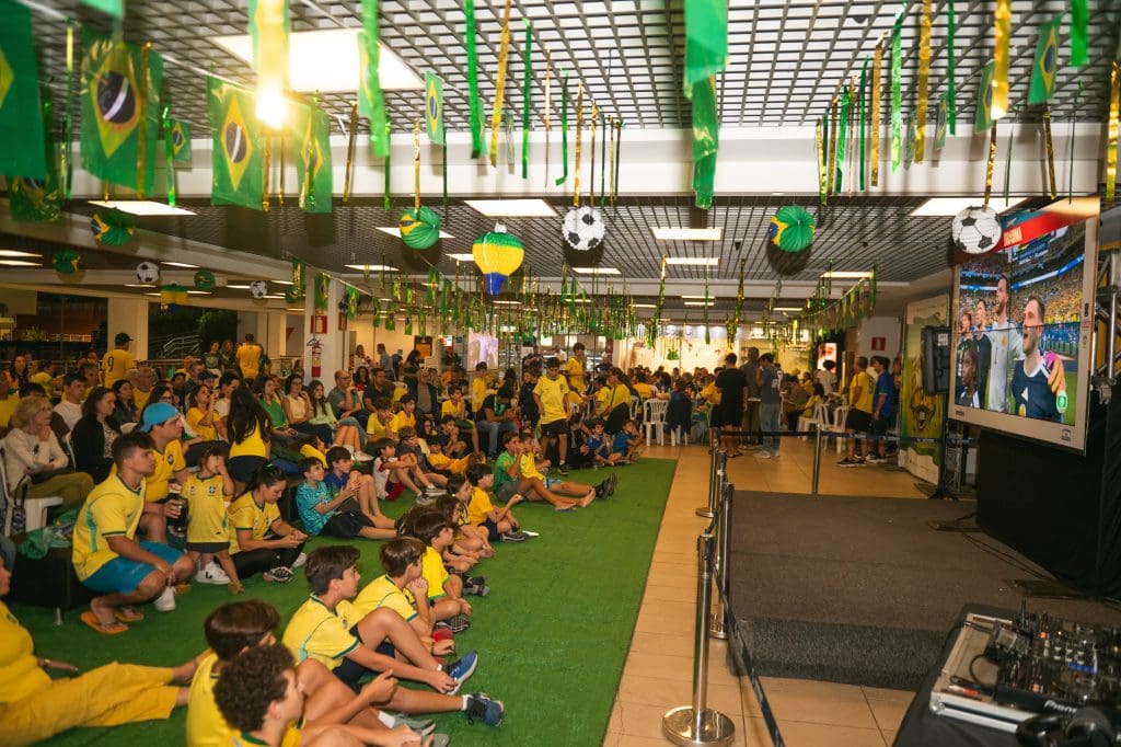 Sócios acompanham Brasil x Escócia no Minas