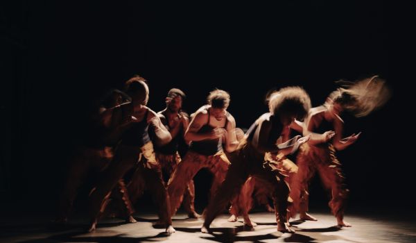 À Espera e Ruído Tropical – Grupo Jovem Arte e Passo