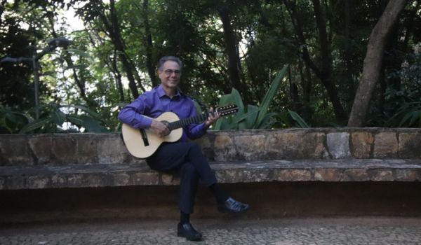 Décio Gomes – Caminhos do tempo – Celebrando a vida com música e movimento