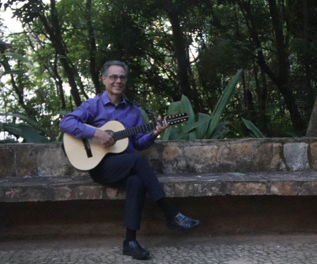 Décio Gomes – Caminhos do tempo – Celebrando a vida com música e movimento