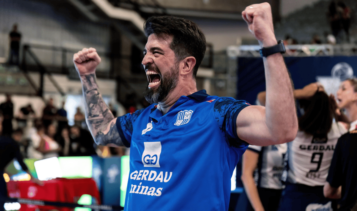 “Há uma cena que levarei para sempre comigo: a Arena UniBH lotada, a torcida, as atletas, os colegas de trabalho e a minha família me ovacionando na despedida do Clube”.