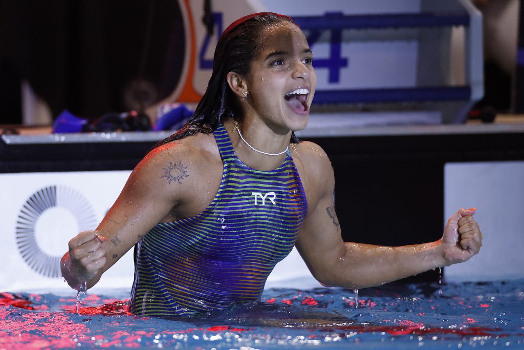 Giulia Carvalho bate recorde sul-americano e Arezzo Minas amplia liderança no José Finkel