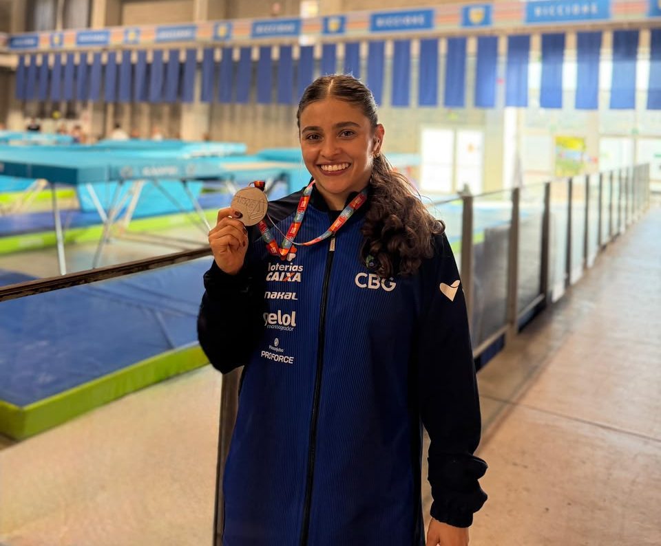 Alice Gomes conquista bronze na Copa do Mundo de Ginástica de Trampolim